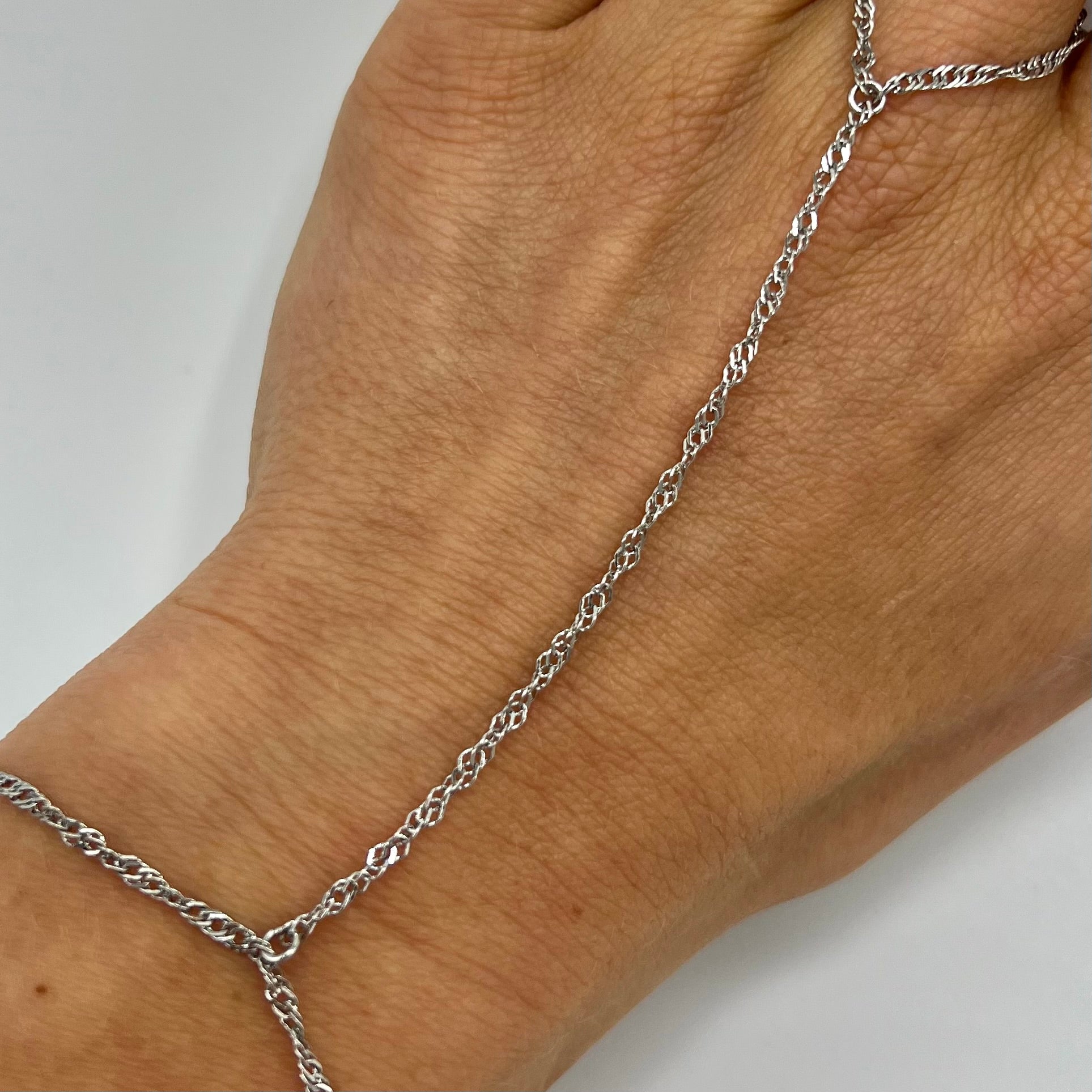Hand Chain Twist