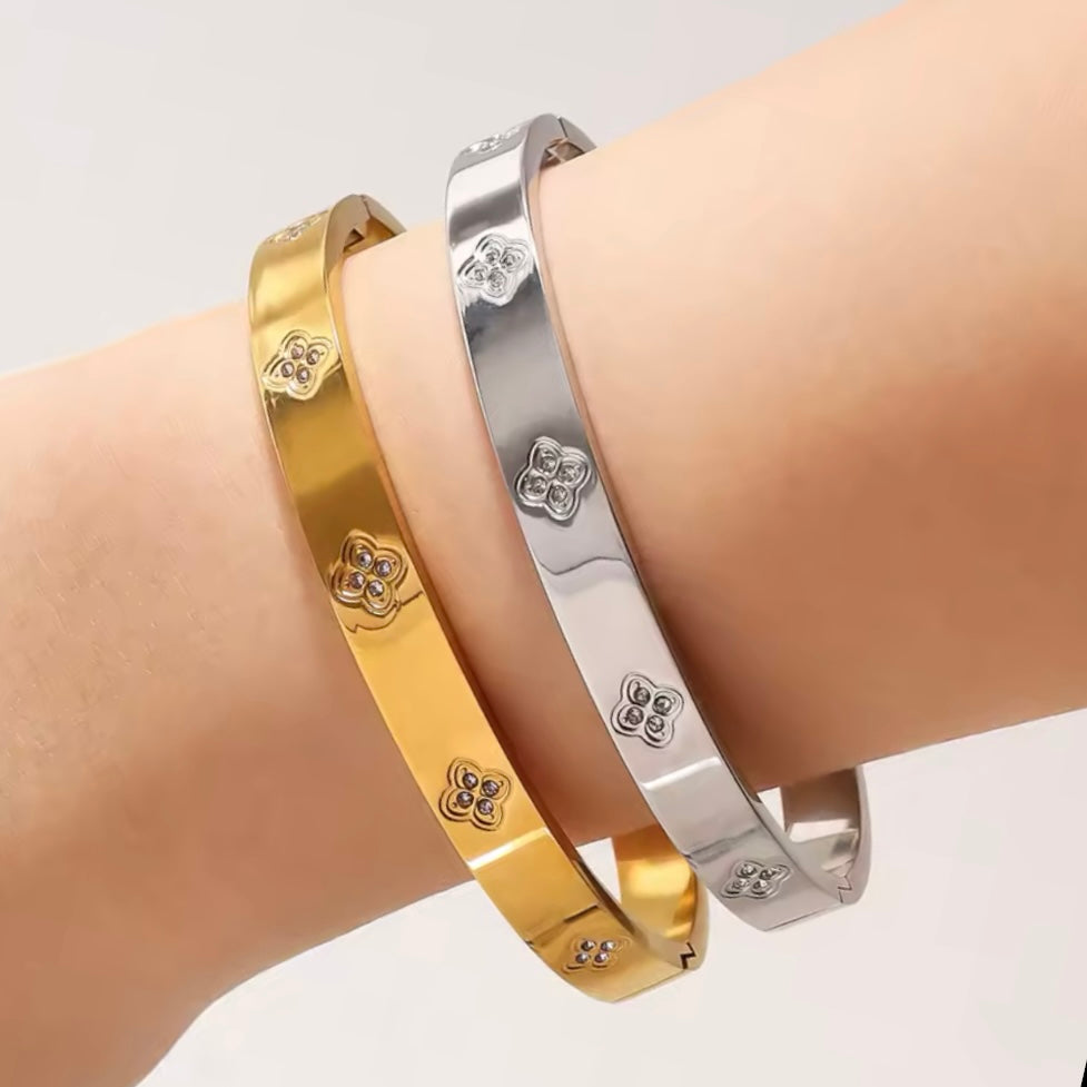 Clover Zirconia Bangle