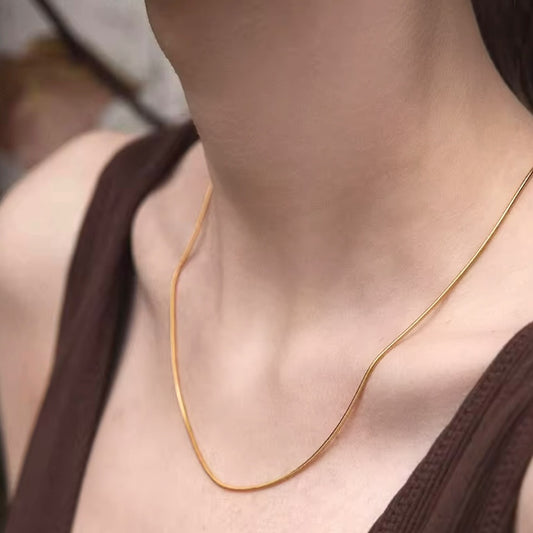 Graceful Line Necklace