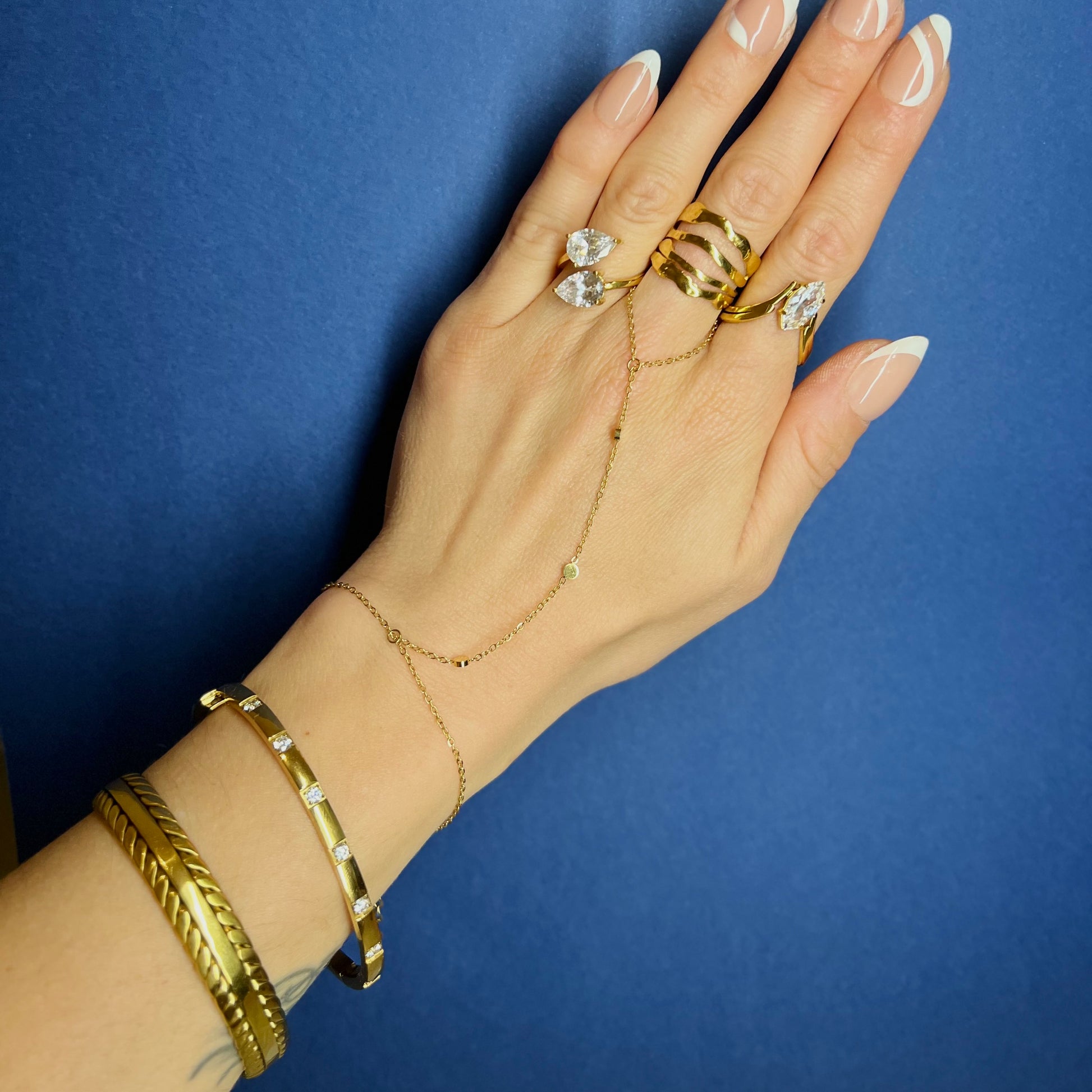 Hand Chain Dots