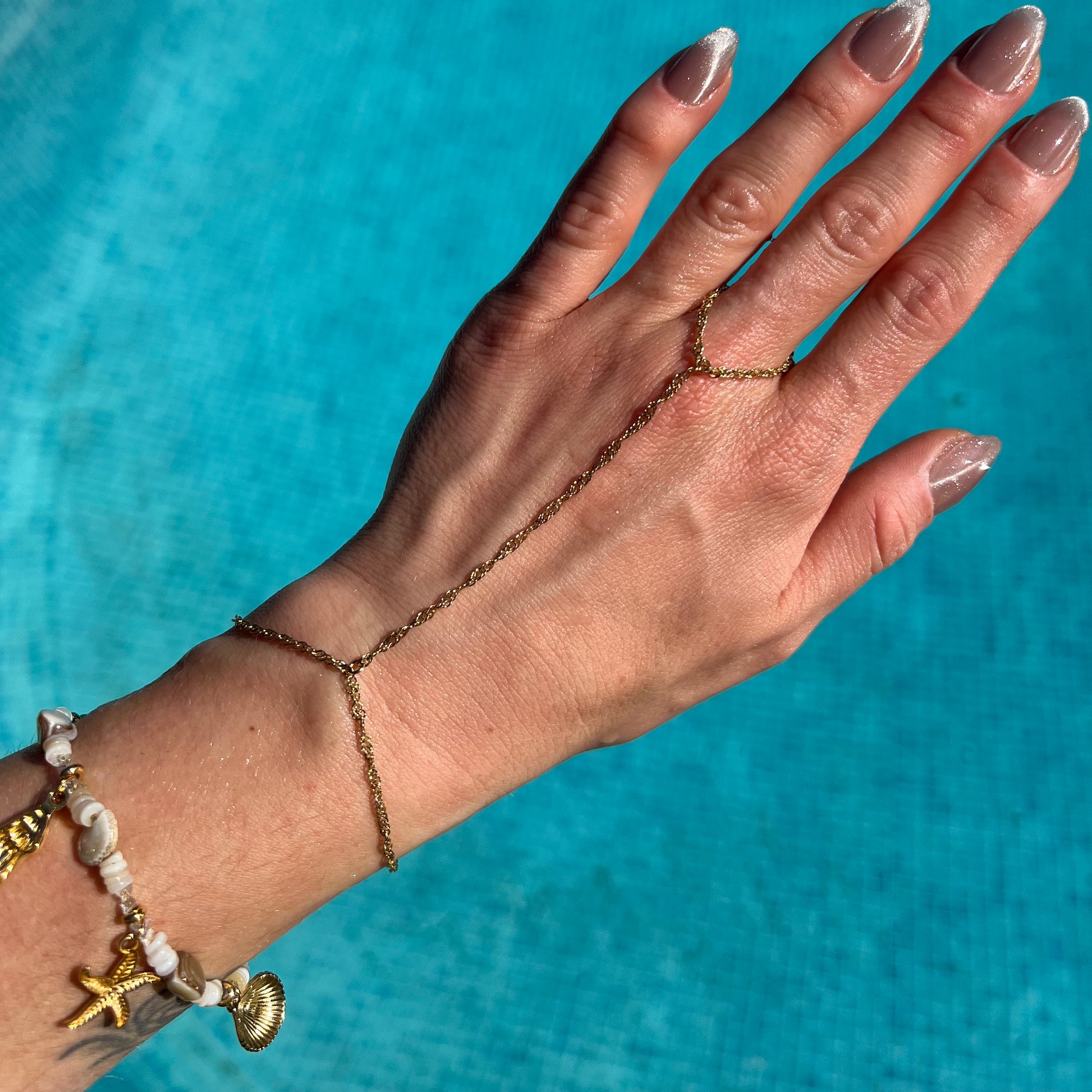 Hand Chain Twist